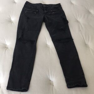 ✅Women GA Jeans holes size 9